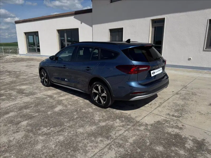 Ford Focus Station Wagon usata a Matera (4)