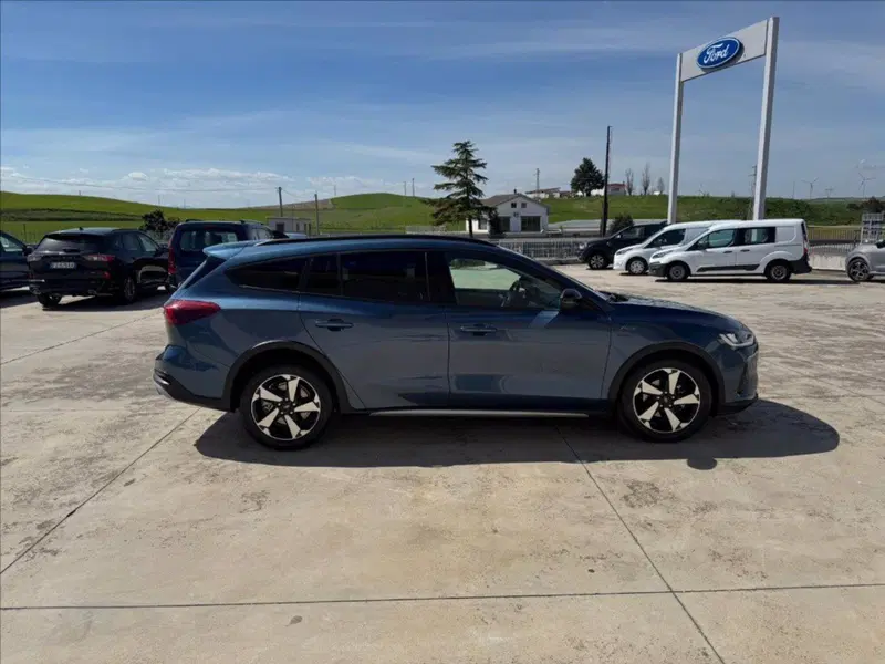 Ford Focus Station Wagon usata a Matera (7)