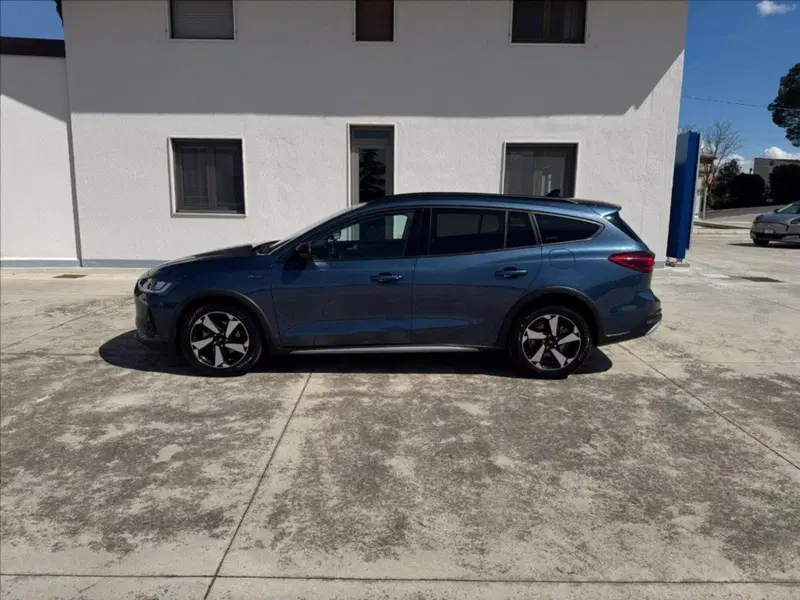 Ford Focus Station Wagon usata a Matera (8)