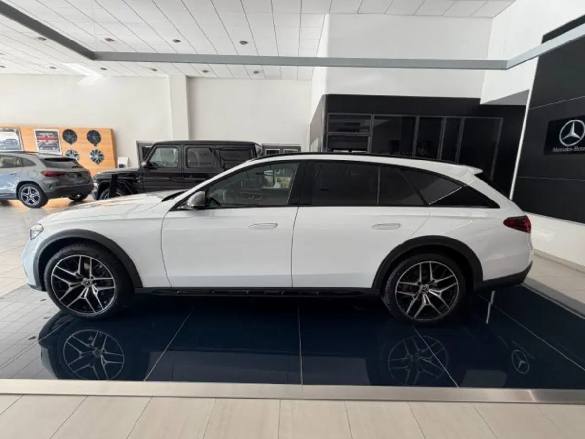 Mercedes-Benz Classe E Station Wagon nuova a Potenza (3)