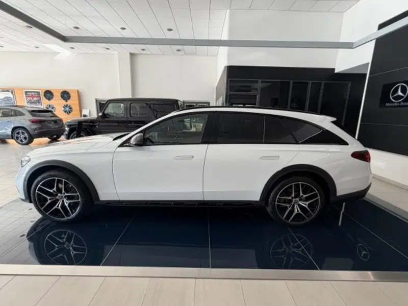 Mercedes-Benz Classe E Station Wagon nuova a Potenza (3)