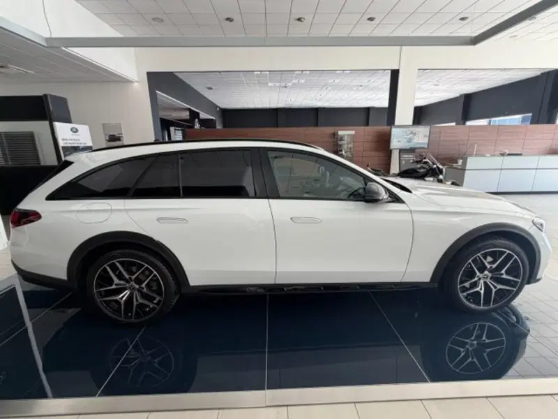 Mercedes-Benz Classe E Station Wagon nuova a Potenza (5)
