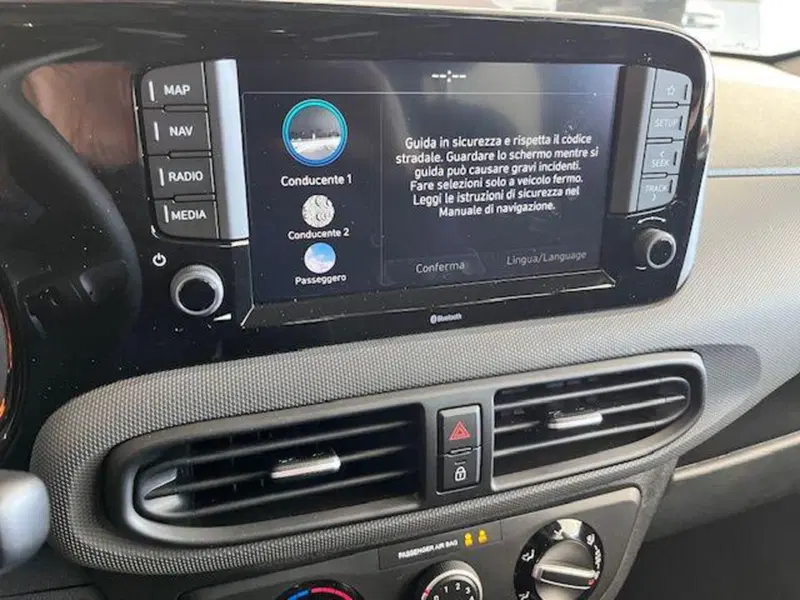 Hyundai i10 nuova a Verbano Cusio Ossola (14)