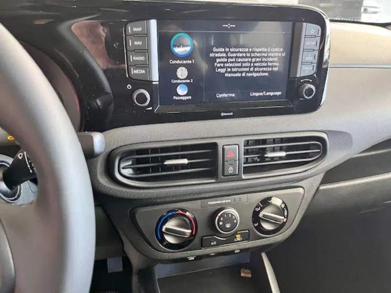 Hyundai i10 nuova a Verbano Cusio Ossola (15)