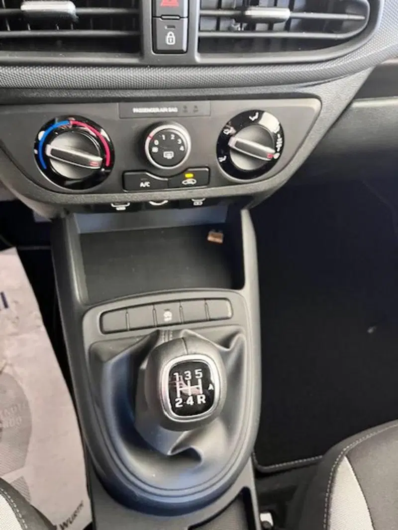 Hyundai i10 nuova a Verbano Cusio Ossola (16)