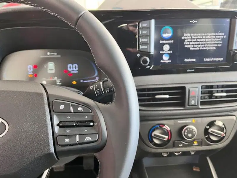 Hyundai i10 nuova a Verbano Cusio Ossola (18)