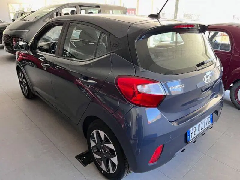 Hyundai i10 nuova a Verbano Cusio Ossola (8)