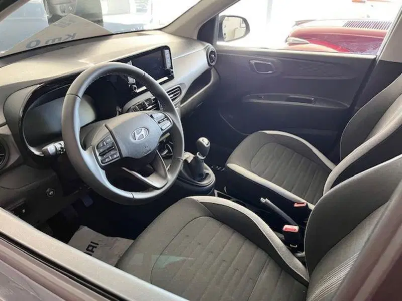 Hyundai i10 nuova a Verbano Cusio Ossola (9)