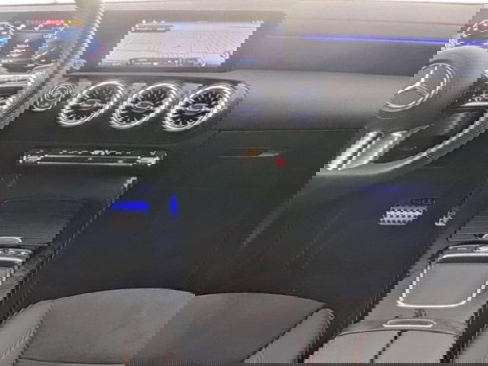 Mercedes-Benz CLA Shooting Brake usata a Milano (9)