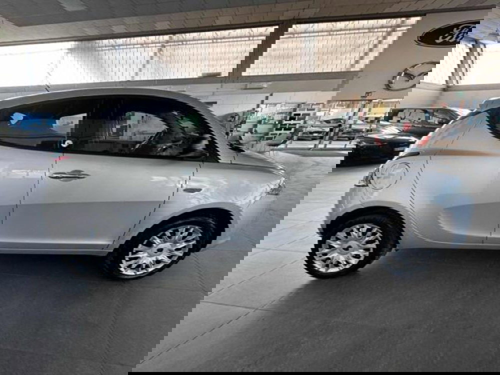 Lancia Ypsilon usata a Bologna (2)