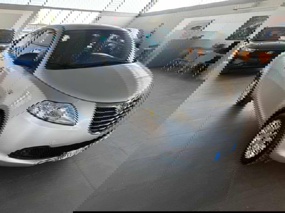Lancia Ypsilon usata a Bologna (3)