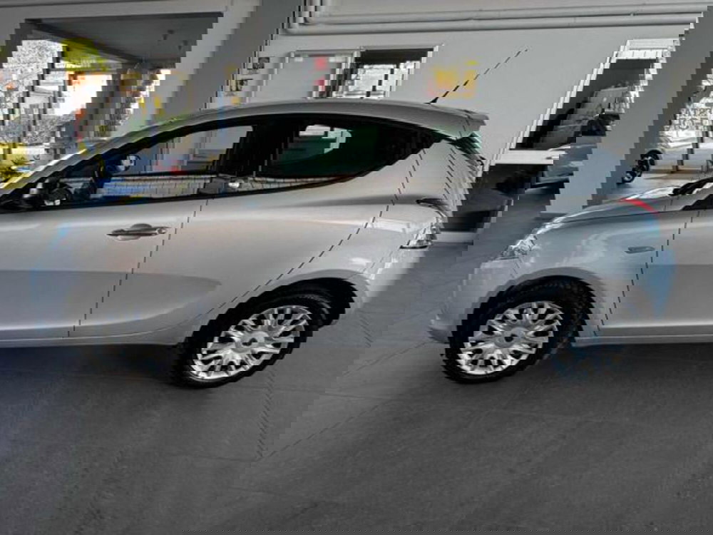 Lancia Ypsilon usata a Bologna (8)