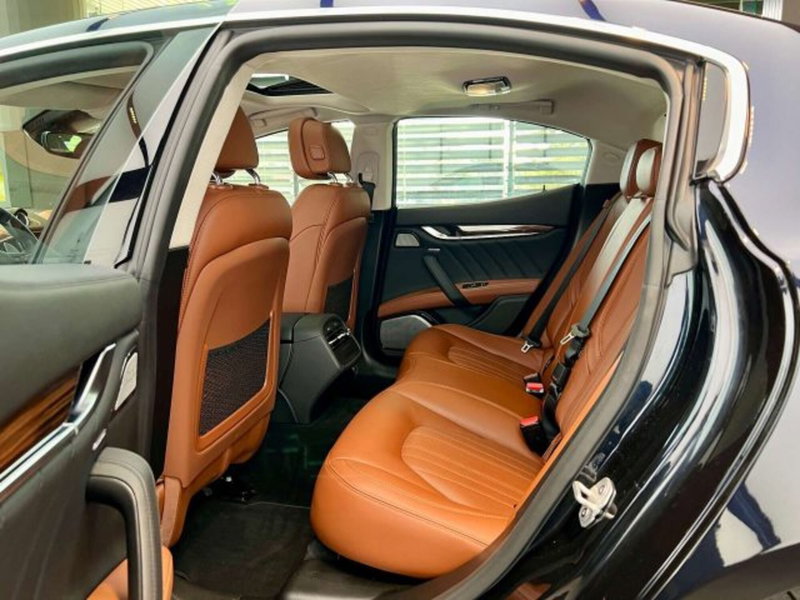 Maserati Ghibli usata a Torino (10)