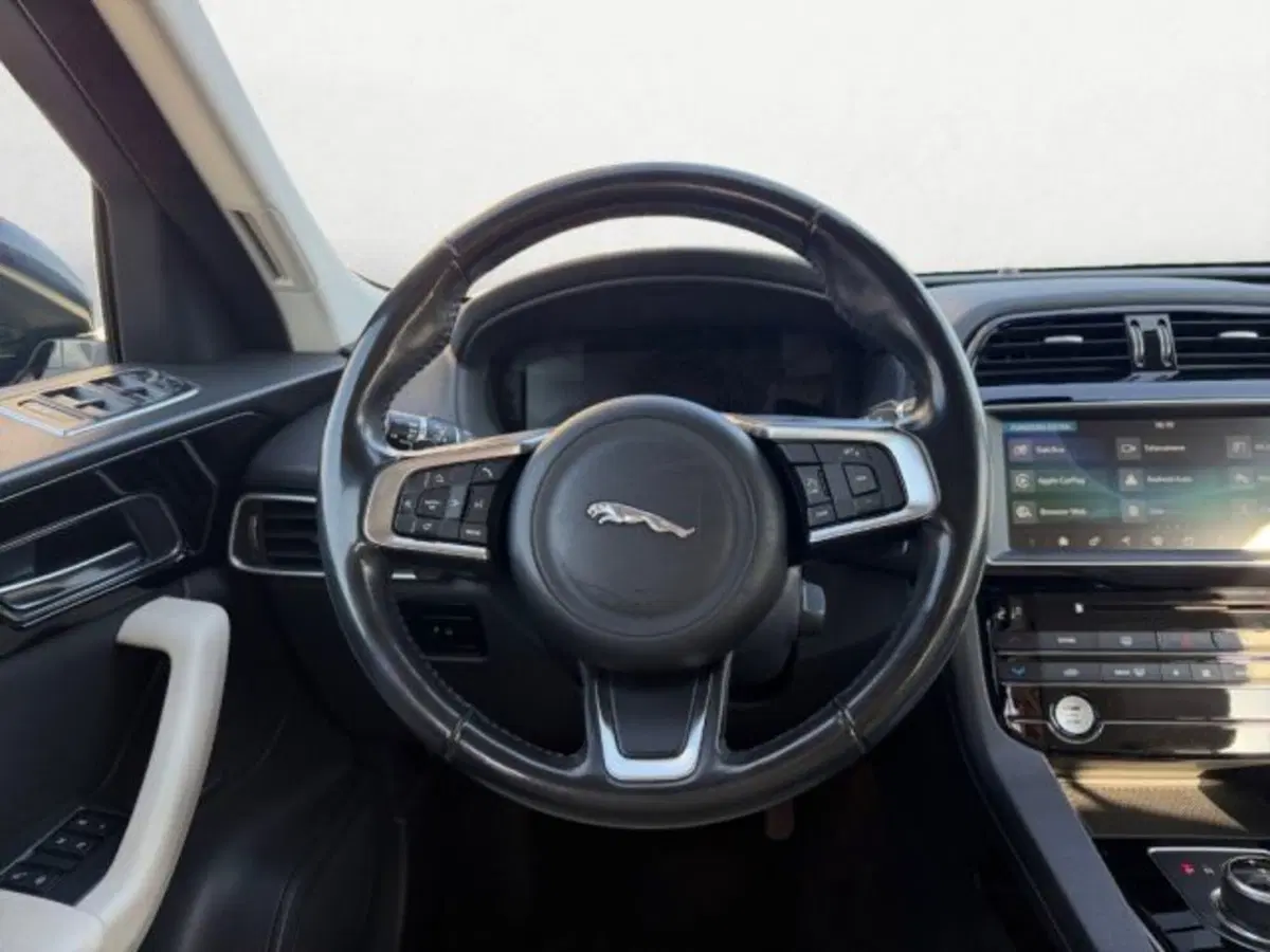 Jaguar F-Pace usata a Treviso (13)