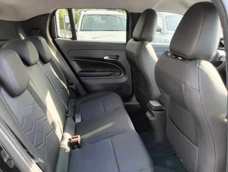 Jeep Avenger nuova a Brescia (18)