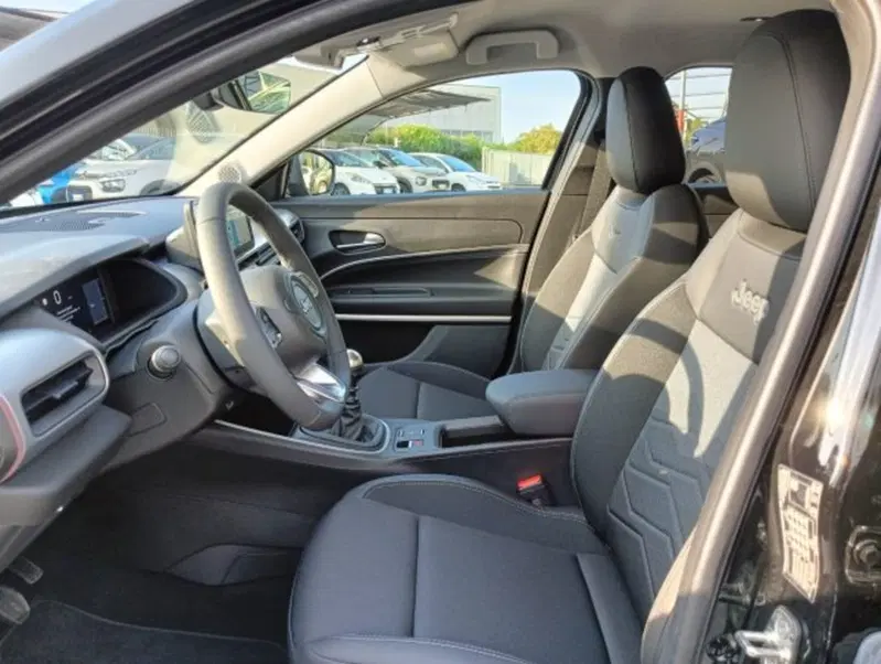 Jeep Avenger nuova a Brescia (8)