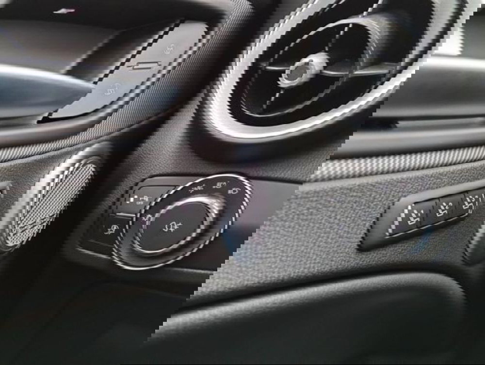 Alfa Romeo Stelvio usata a Como (11)