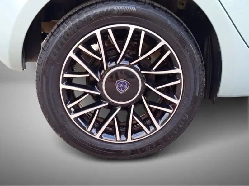 Lancia Ypsilon usata a Frosinone (9)