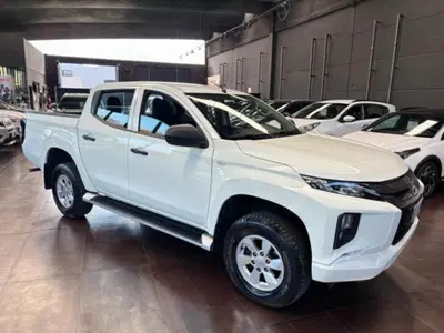 Mitsubishi L200 2.3 D Double Cab 4x4 Easy Select Invite Connect del 2022 usata a Pesaro