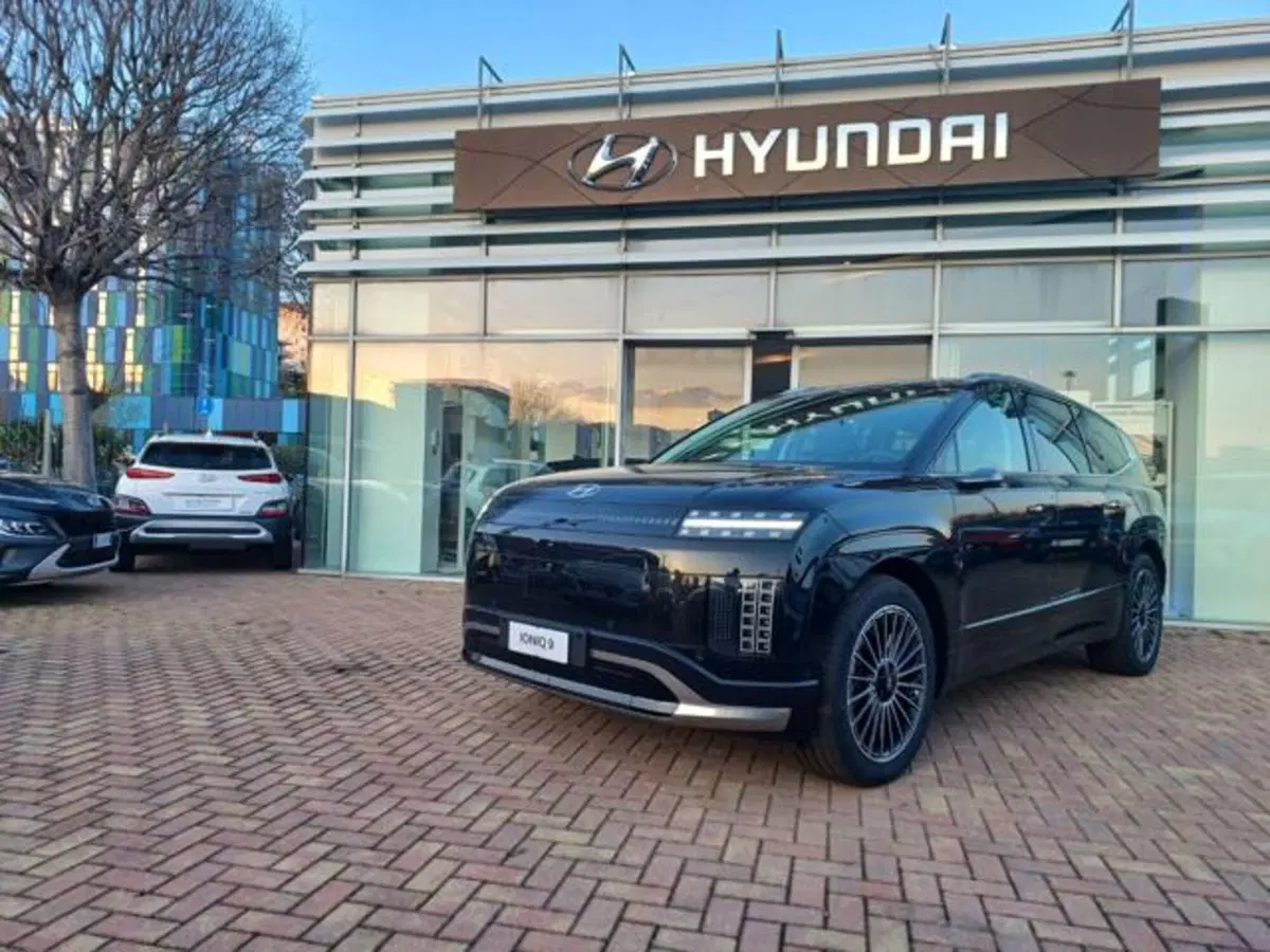 Hyundai Ioniq 9 nuova a Savona (14)