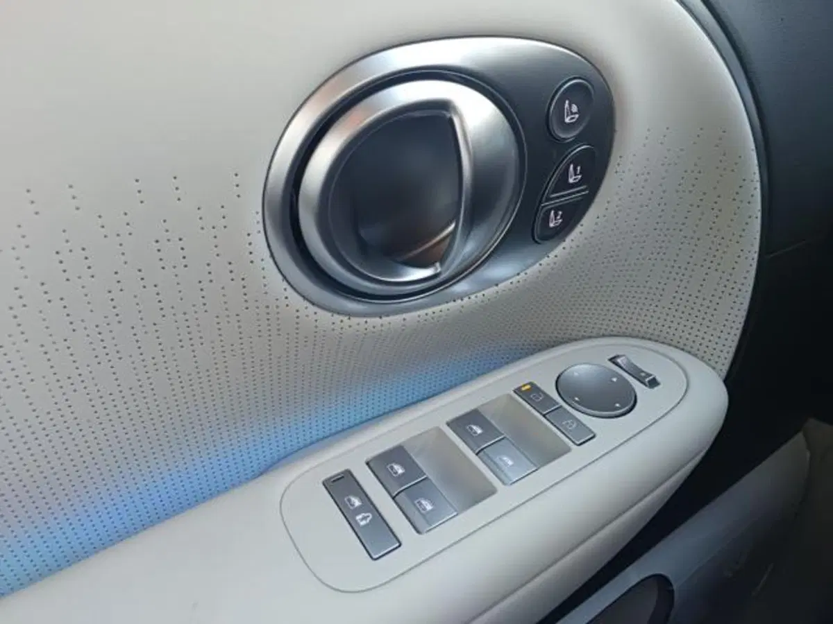 Hyundai Ioniq 9 nuova a Savona (17)