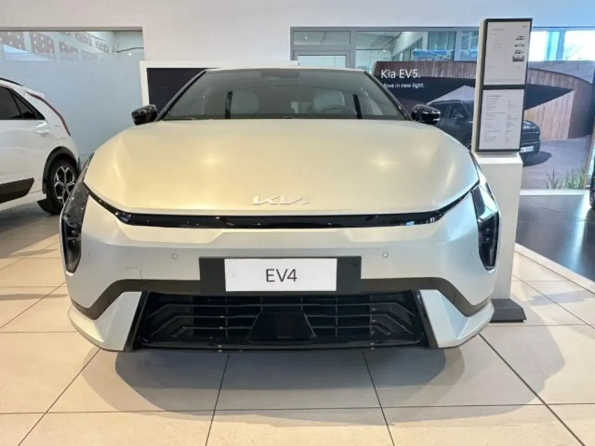 Kia EV4 nuova a Bologna (2)