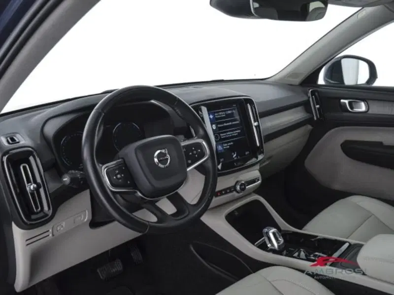 Volvo XC40 usata a Perugia (8)