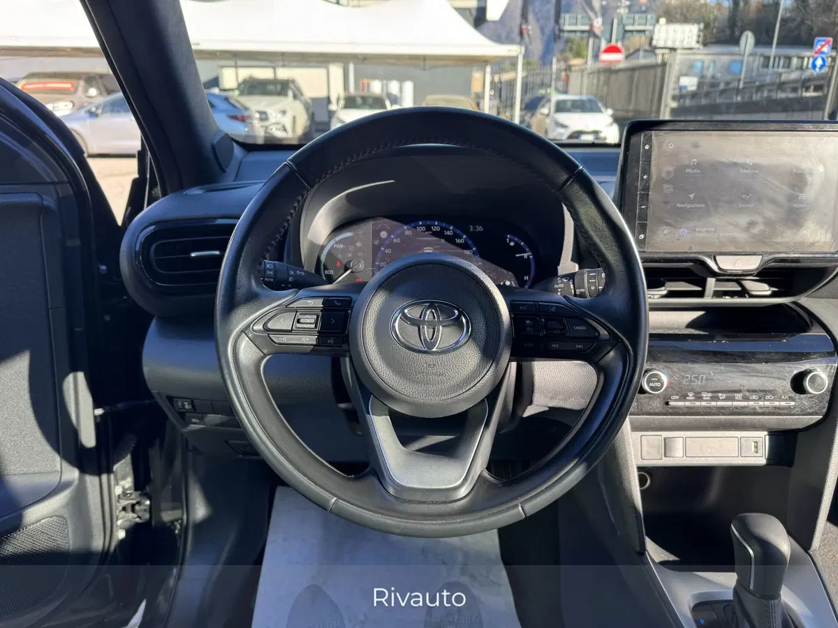 Toyota Yaris Cross usata a Como (8)