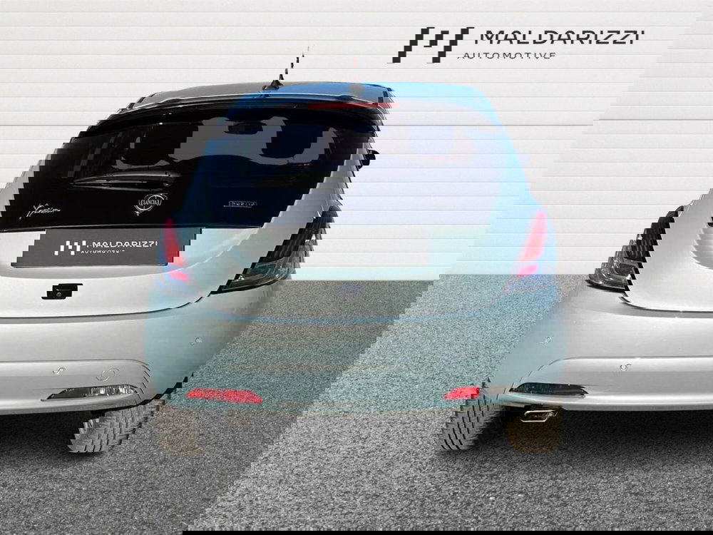 Lancia Ypsilon usata a Bari (3)