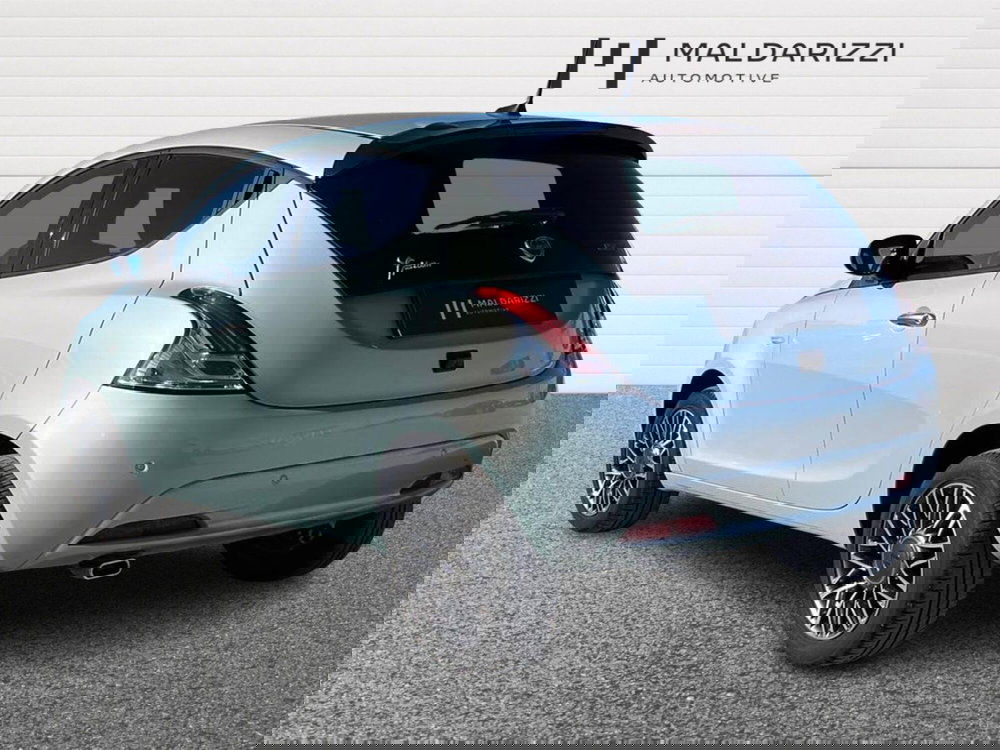 Lancia Ypsilon usata a Bari (4)