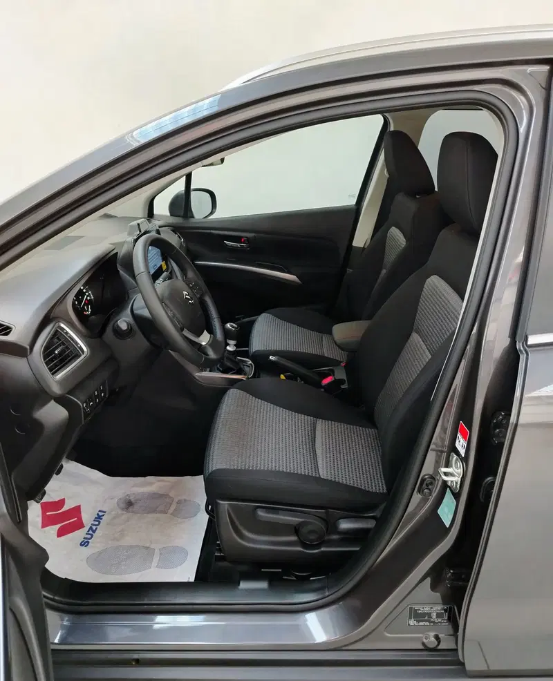Suzuki S-Cross nuova a Rovigo (6)