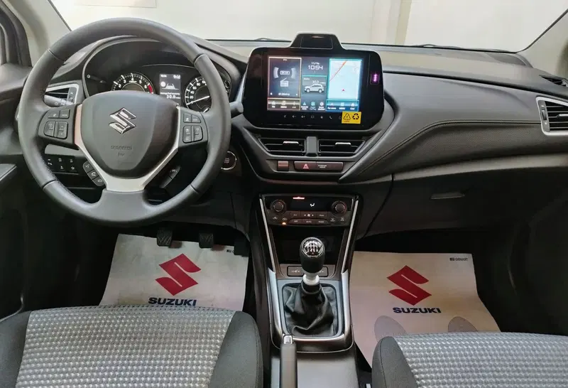 Suzuki S-Cross nuova a Rovigo (8)