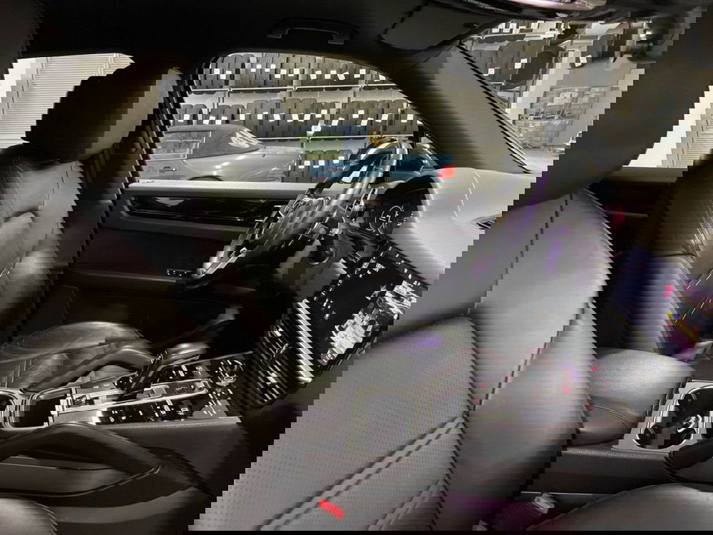 Porsche Cayenne usata a Ancona (14)