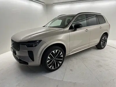 Volvo XC90 B5 AWD automatico Plus Dark del 2026 usata a Bergamo