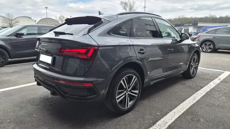 Audi Q4 Sportback usata a Frosinone (4)
