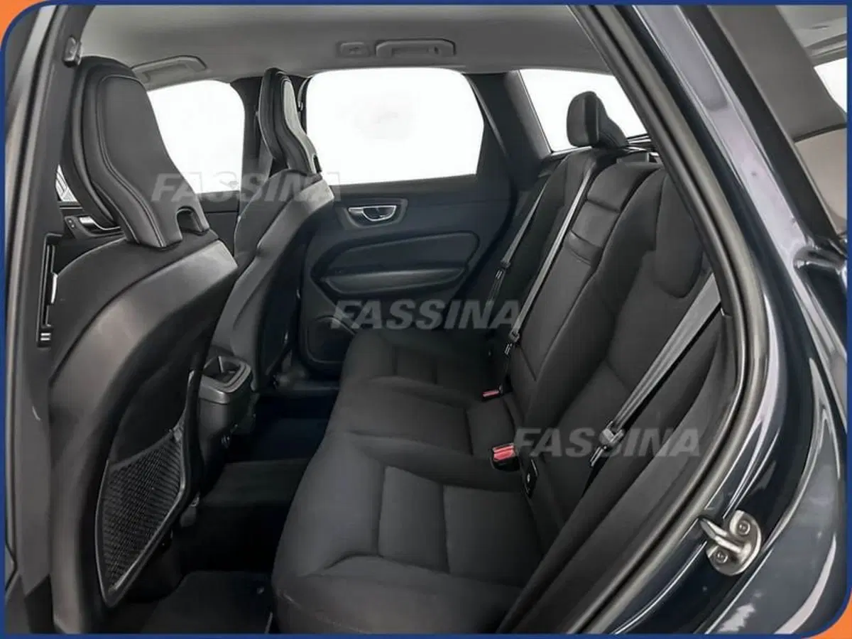 Volvo XC60 usata a Milano (10)