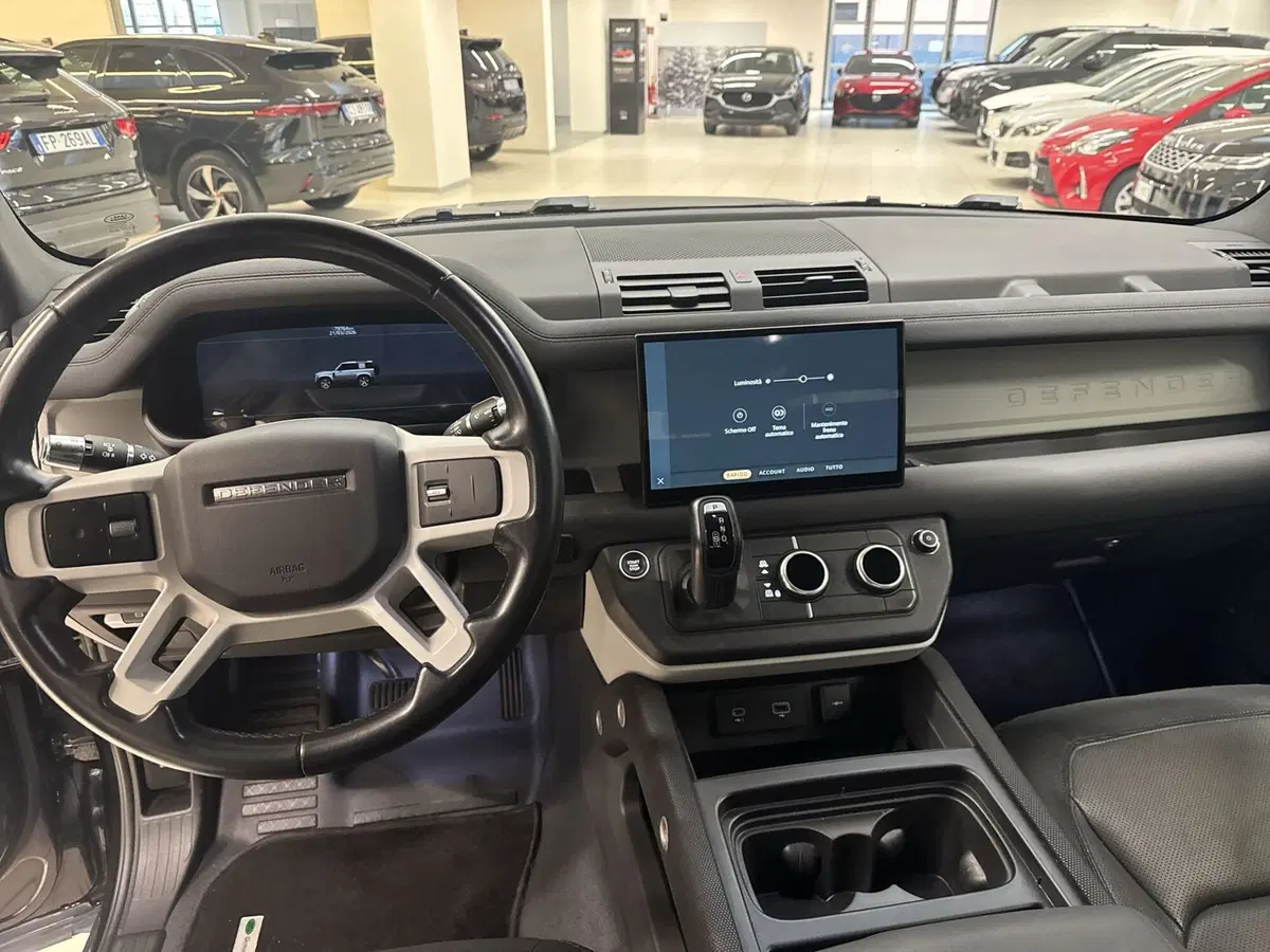 Land Rover Defender usata a Modena (9)