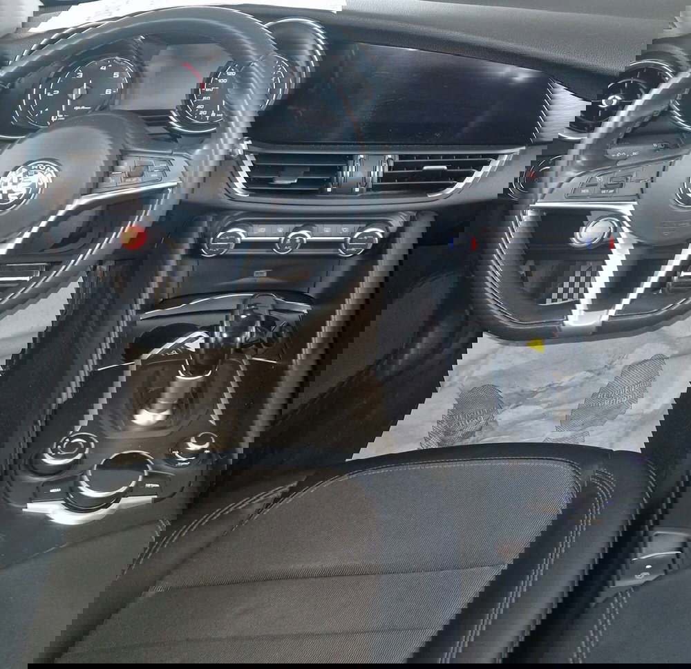 Alfa Romeo Giulia usata a Terni (11)