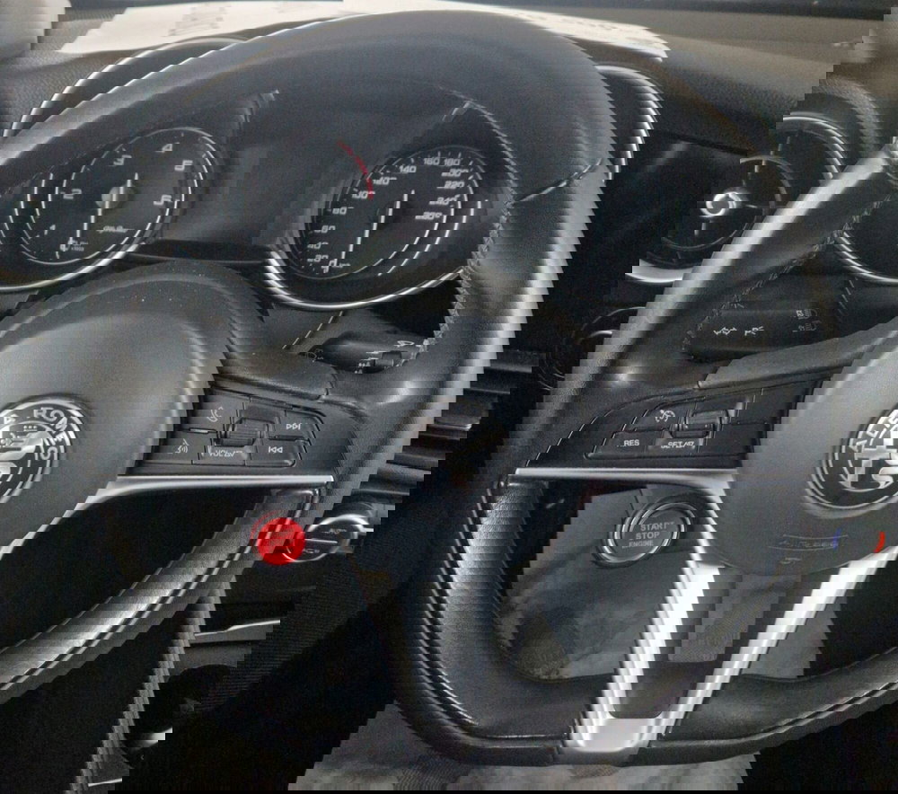 Alfa Romeo Giulia usata a Terni (12)