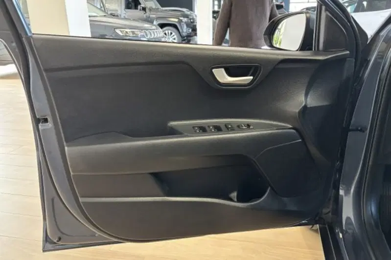 Kia Stonic usata a Latina (12)