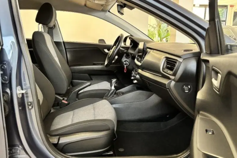Kia Stonic usata a Latina (8)