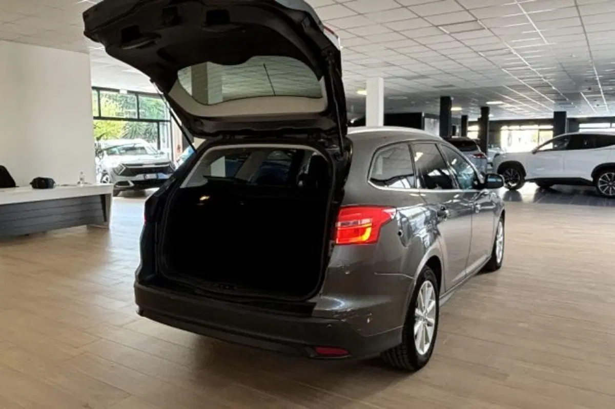 Ford Focus Station Wagon usata a Latina (7)