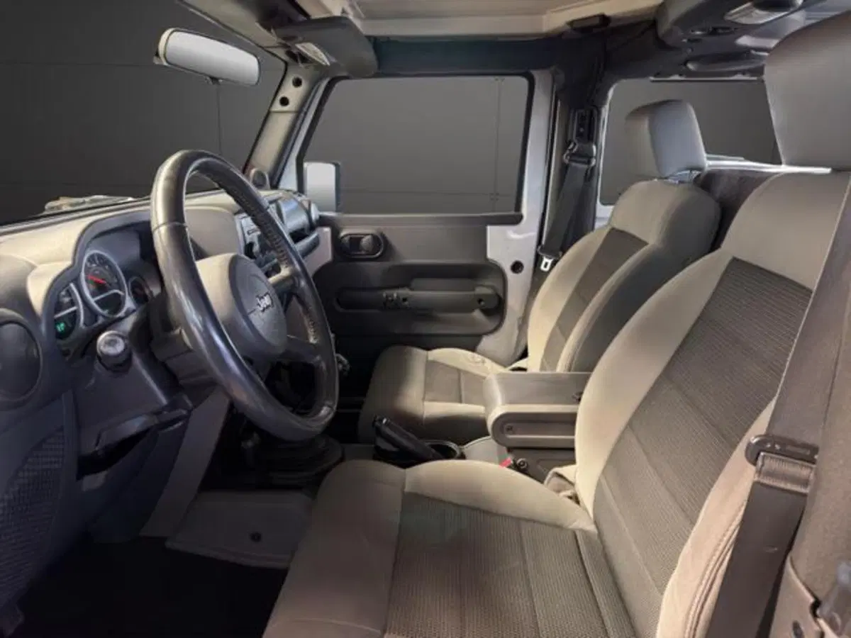 Jeep Wrangler Unlimited usata a Milano (10)