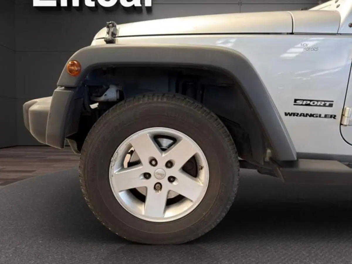 Jeep Wrangler Unlimited usata a Milano (14)