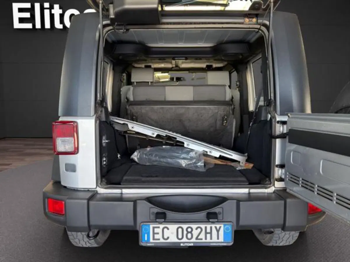 Jeep Wrangler Unlimited usata a Milano (5)