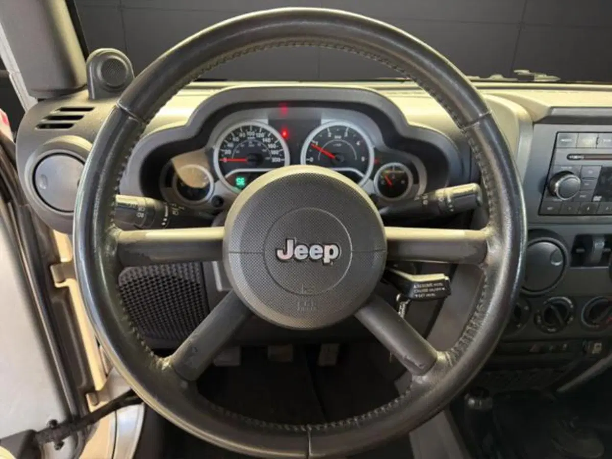 Jeep Wrangler Unlimited usata a Milano (8)