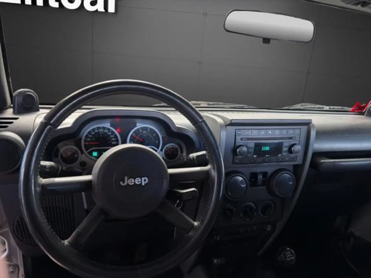 Jeep Wrangler Unlimited usata a Milano (9)