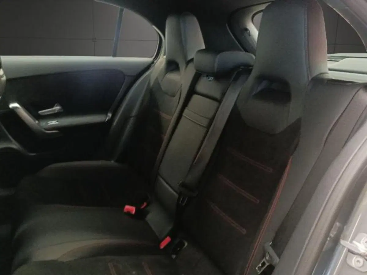 Mercedes-Benz Classe A Sedan usata a Milano (15)