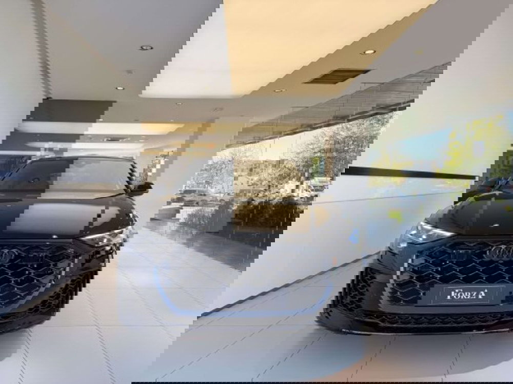 Audi RS Q8 nuova a Torino (2)