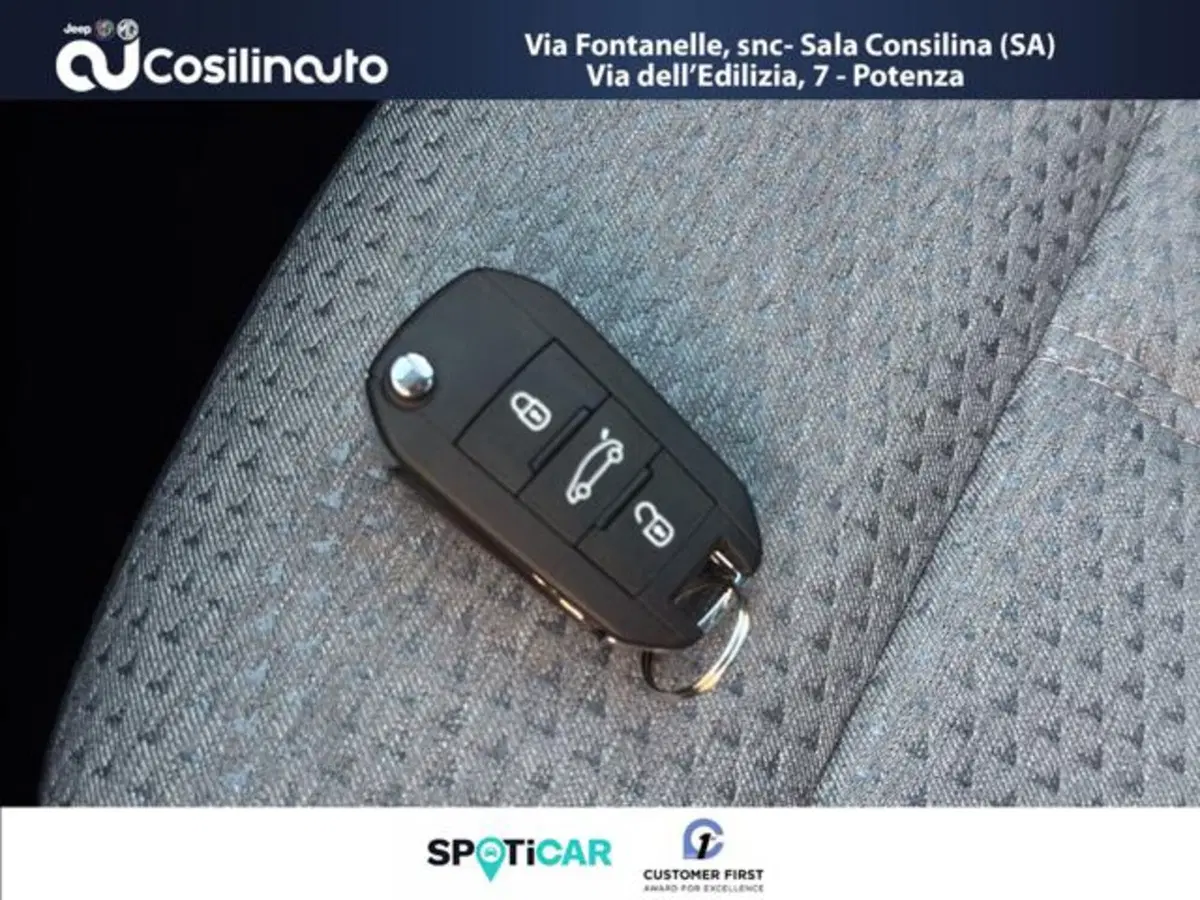 Opel Corsa nuova a Salerno (20)